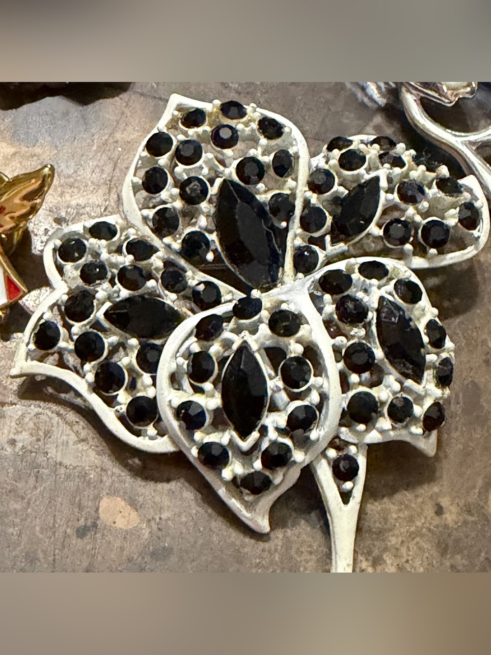 Brooch bundle - Picture 4 of 7